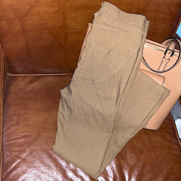 EUC Booty Shaping Khaki Leggings Practically New - Picture 5 of 12